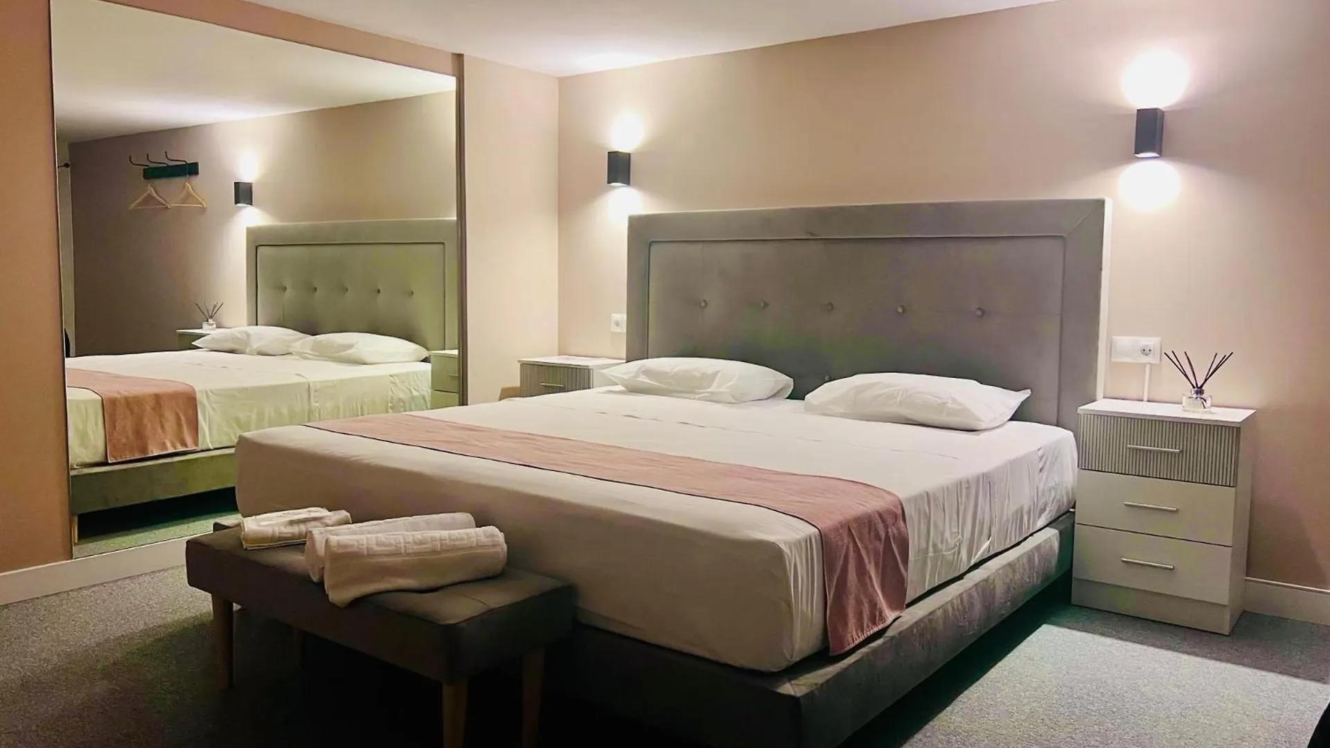 Rooms Luxury Madrid Love hotel