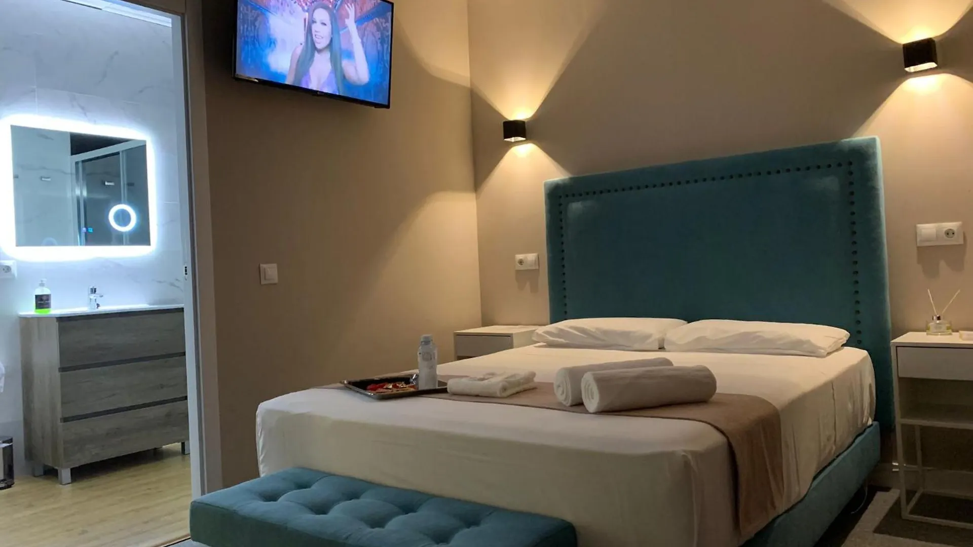 Love hotel Rooms Luxury Madrid